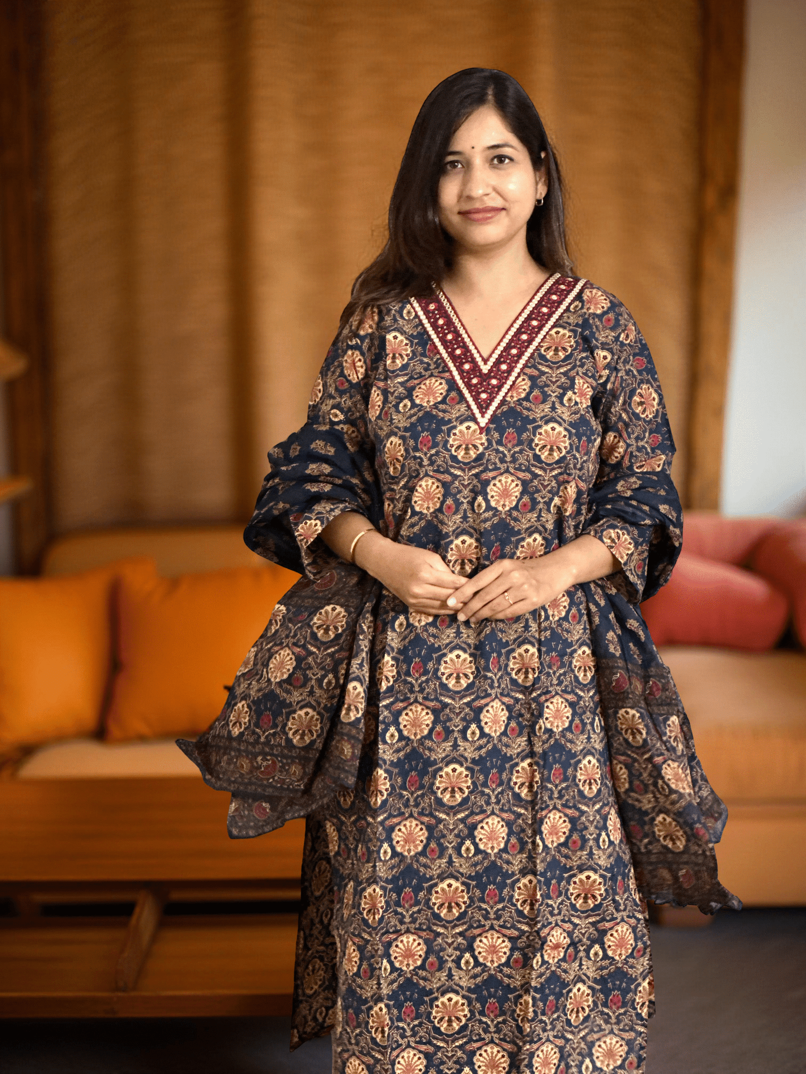 Cotton kurta set with V-neck detailing